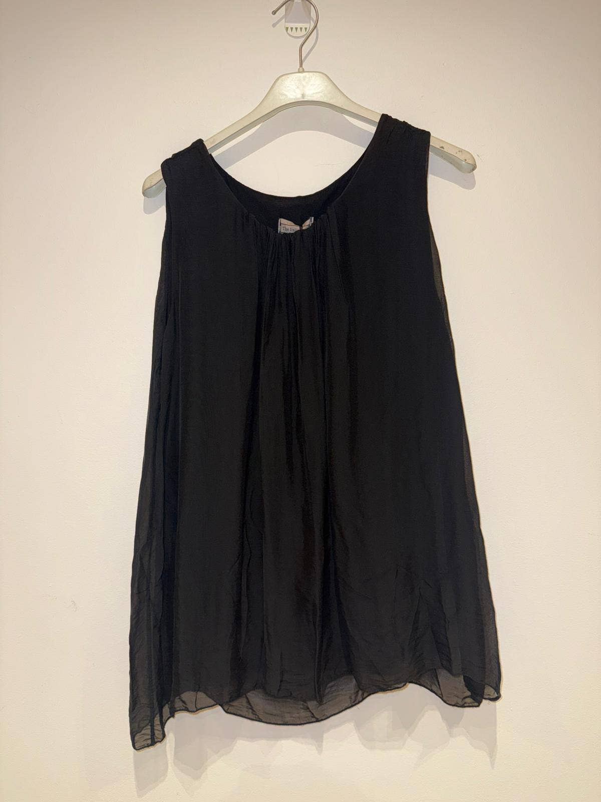 The Italian Closet - Eliotte- Black- Simple round neck silk tunic