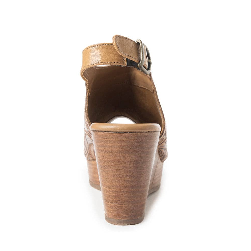 Myra Bag - Mila's Trail Sandals In Brown