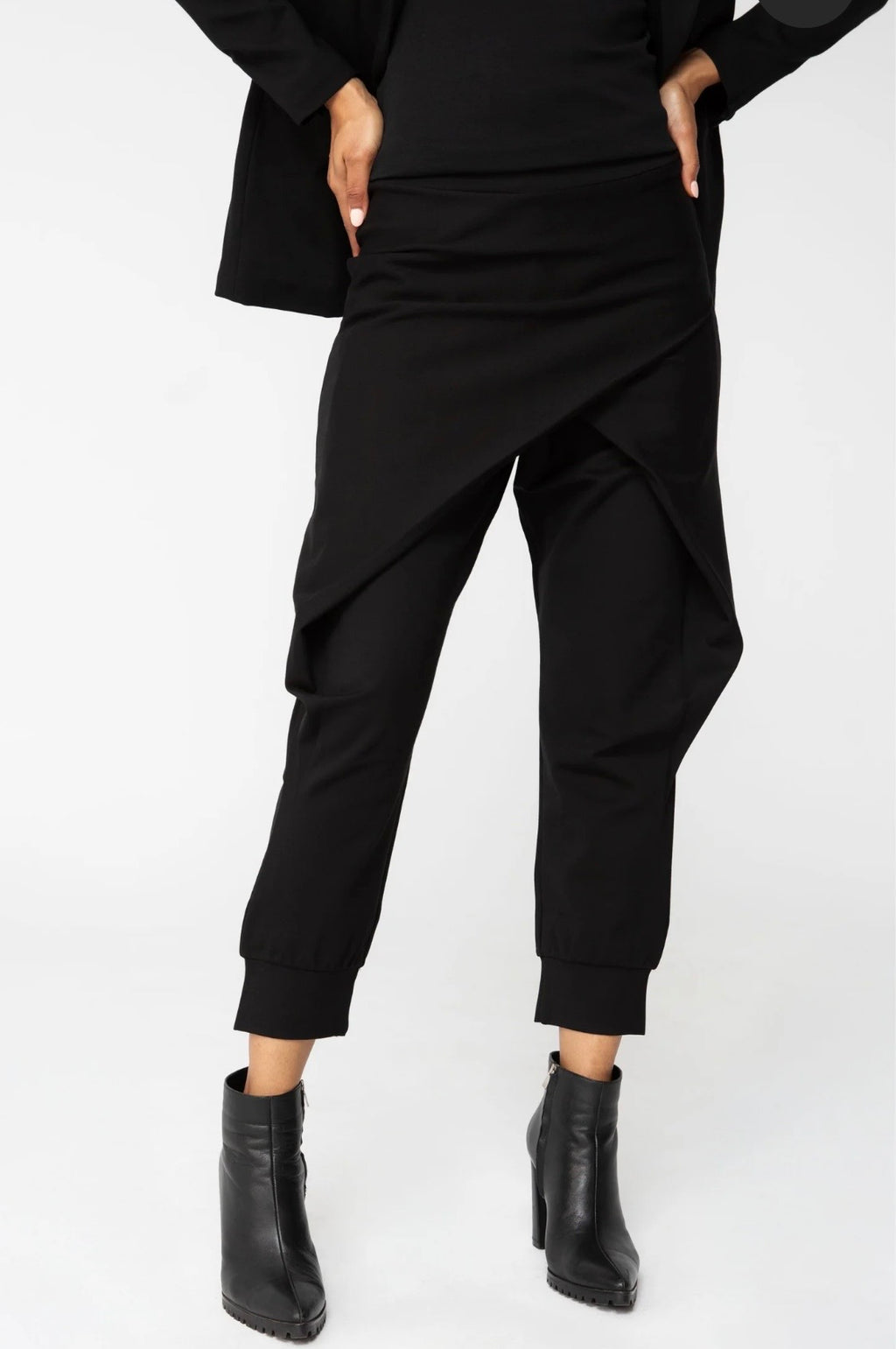 Charli Crossover Ponte Pants - Black