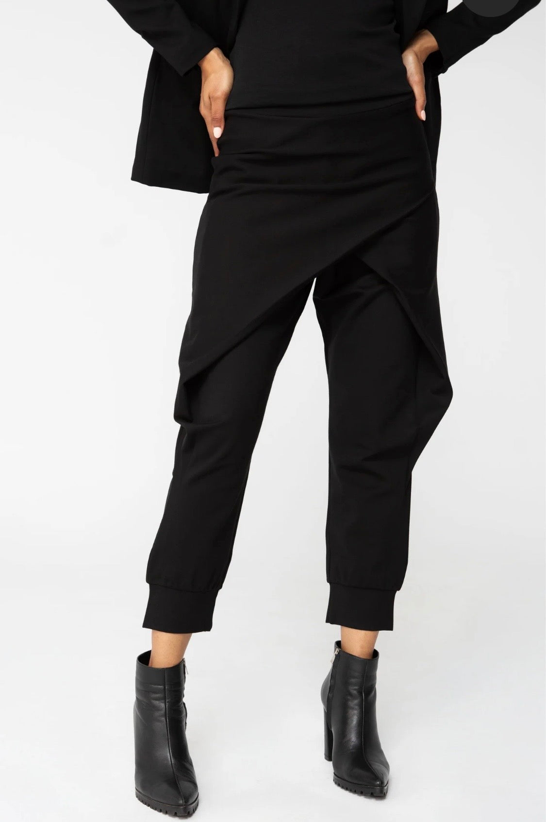 Charli Crossover Ponte Pants - Black