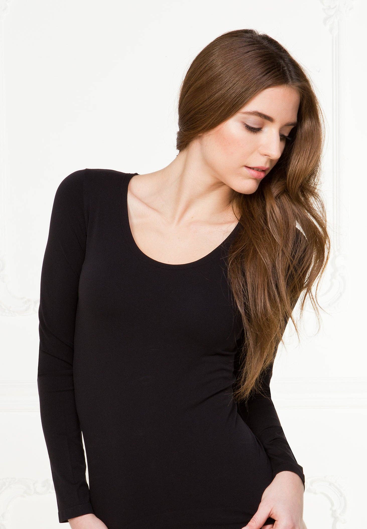 Bellissima - BELLISSIMA Seamless Round Neck Long Sleeve - Black / S/M